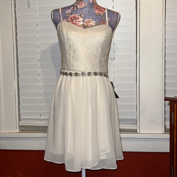 A Byer Homecoming Prom Wedding Formal Simple Dress - Picture 1 of 8